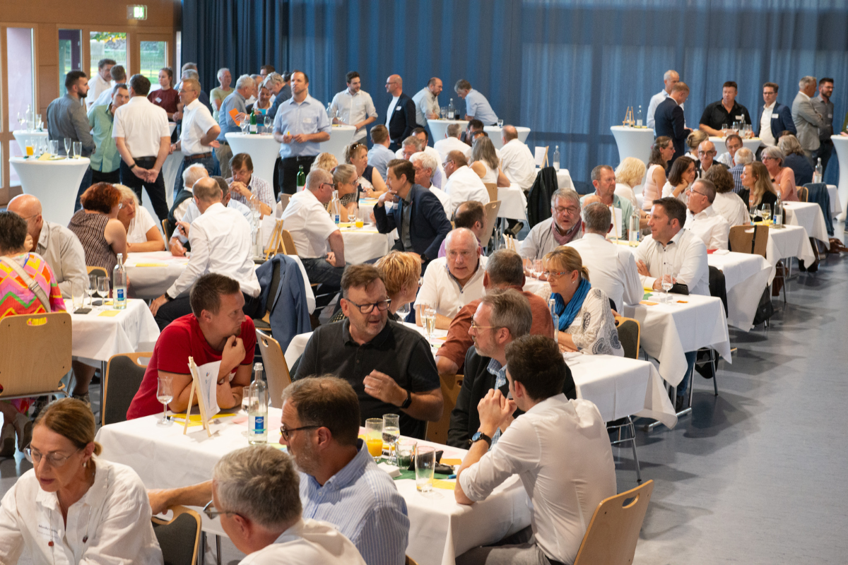 Erfolgsfaktoren für Unternehmen im Mittelstand und Handwerk: Fachkräfte gewinnen und binden