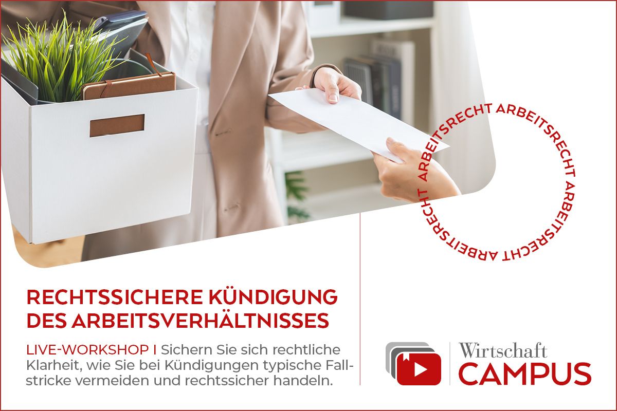 Thumbnail für den Live-Workshop "Rechtssichere Kündigung des Arbeitsverhältnisses" in Zusammenarbeit mir Martini, Mogg, Vogt. Ein Bild einer Person, die eine Kiste mir einer Pflanze und Büchern hält, überreicht einer weiteren Person einen Couvert.