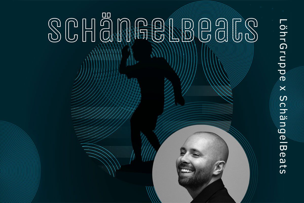 Titelbild von dem Event "Schängelbeats" in dunkelblau. Ebenfalls zu sehen DJ David Puentez in schwarz-weiß