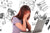 Sinnbild: eine Frau im lila T-Shirt vor einem aufgeklappten Laptop. Sie schlägt die Hände vors Gesicht im Hintergrund Bleistiftzeichnungen von einer Familie, Social Media Icons, einer Vertragsübergabe, Büchern und vielem mehr.