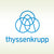 Logo der Firma ThyssenKrupp auf einem gelb grünlichen Hintergrund
