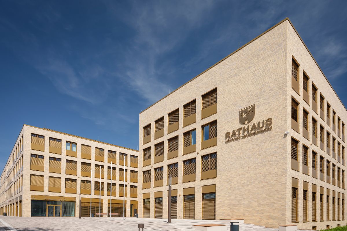 Ein von Goldbeck konzipiertes und umgesetztes Rathaus für die Neustadt am Rübenberge