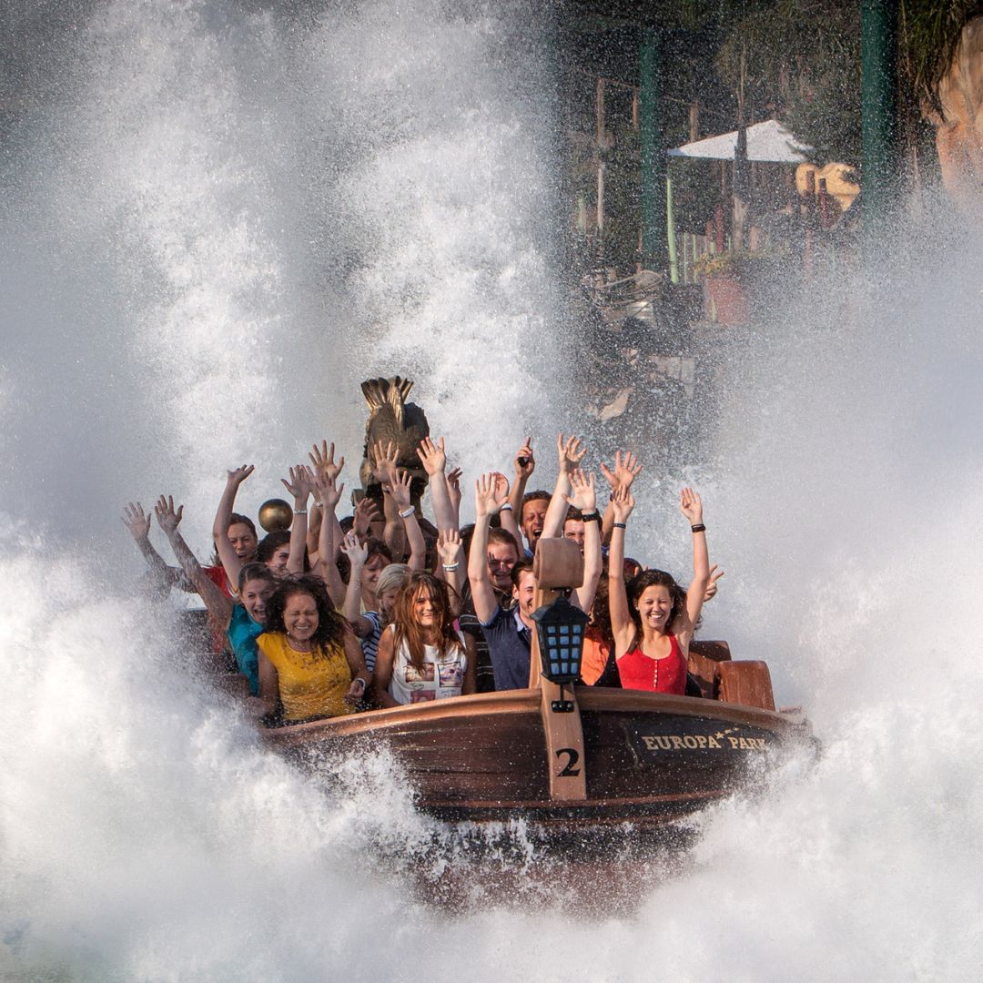 Die Wasserbahn „Atlantica SuperSplash“ aus dem Europa-Park