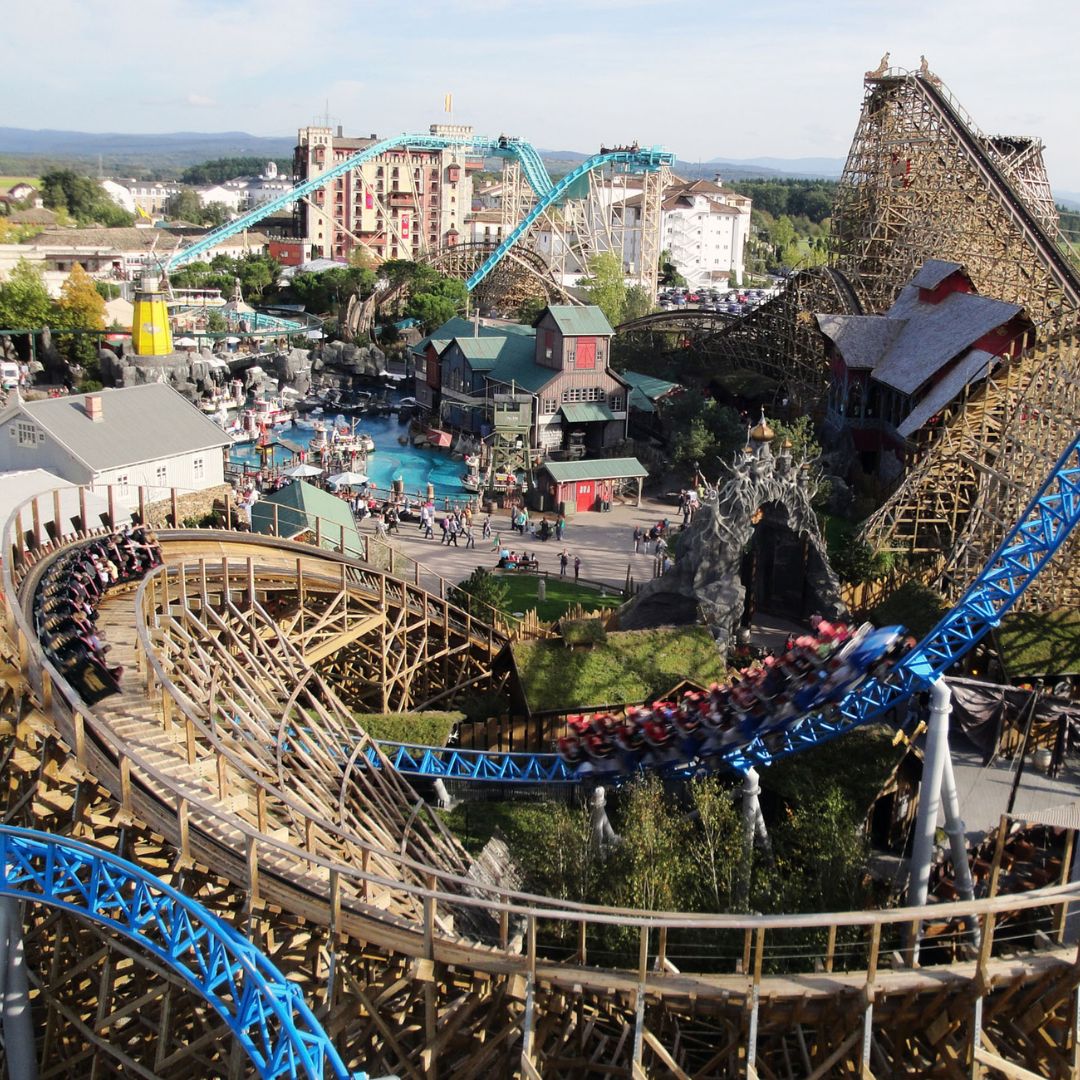 Die Achterbahn „blue fire Megacoaster“ aus dem Europa-Park
