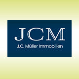 Logo von JCM auf grünem Hintergrund.