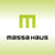 Logo von Massa Haus auf grünem Hintergrund.