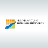 Logo der Kreisverwaltung Rhein-Hunsrück-Kreis auf grauem Hintergrund.