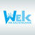 Logo von WEK auf grauem Hintergrund.