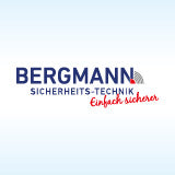 Logo von Bergmann Sicherheits-Technik auf hellblauem Hintergrund.