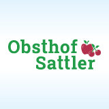 Logo von Obsthof Sattler auf hellblauem Hintergrund.