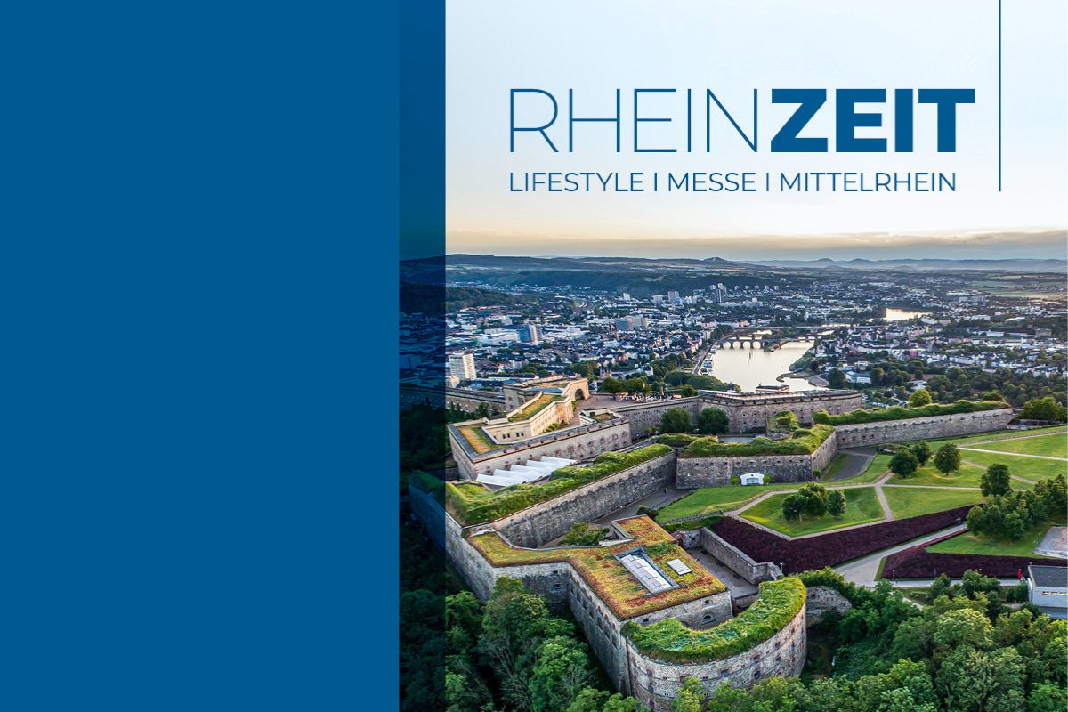 Panoramablick auf die Festung Ehrenbreitstein in Koblenz, mit dem Rhein und der Stadt im Hintergrund, eingebettet in die Werbegrafik der Veranstaltung RheinZeit.