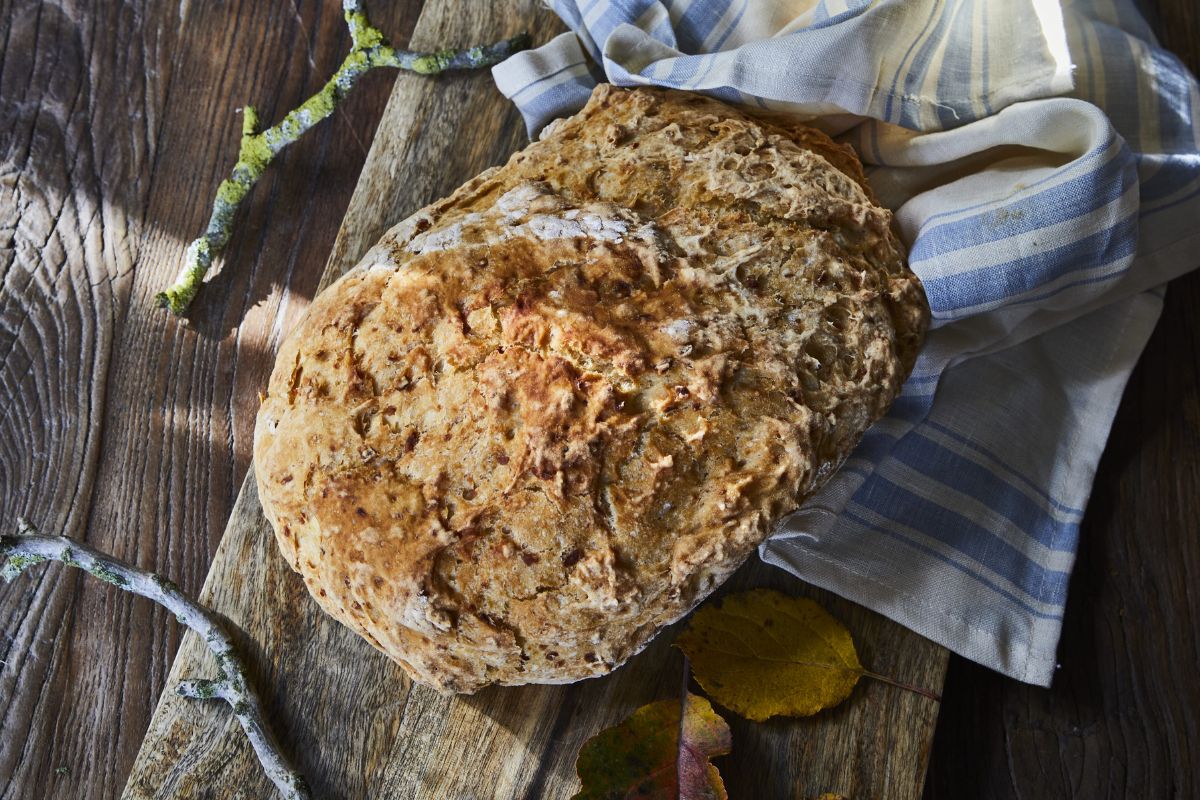 Ein frisch gebackenes Brot