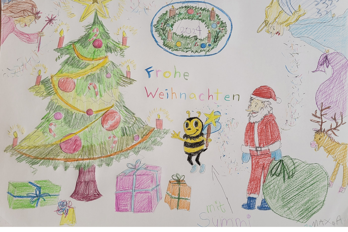 Summi mit dem Weihnachtsmann an einem Weihnachtsbaum mit vielen Geschenken