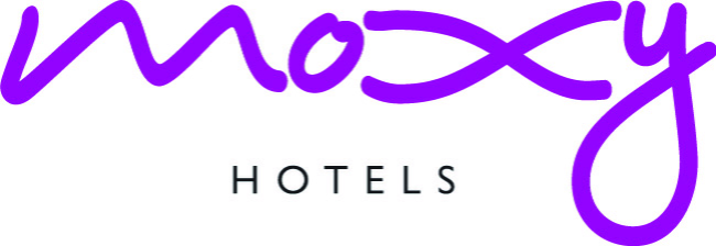 Das Logo von dem Hotel "Moxy".