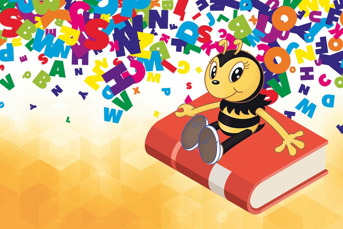 Die Summi sitzt auf einem Buch und freut sich auf ihr nächstes Buch. Im Hintergrund fliegen Buchstaben umher.