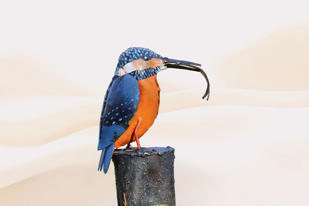 Gartenfigur "Eisvogel mit Fisch"