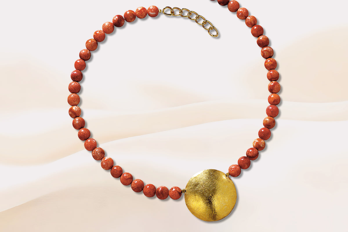 Petra Waszak: Collier "Sonnenscheibe" mit Zuchtkorallen 